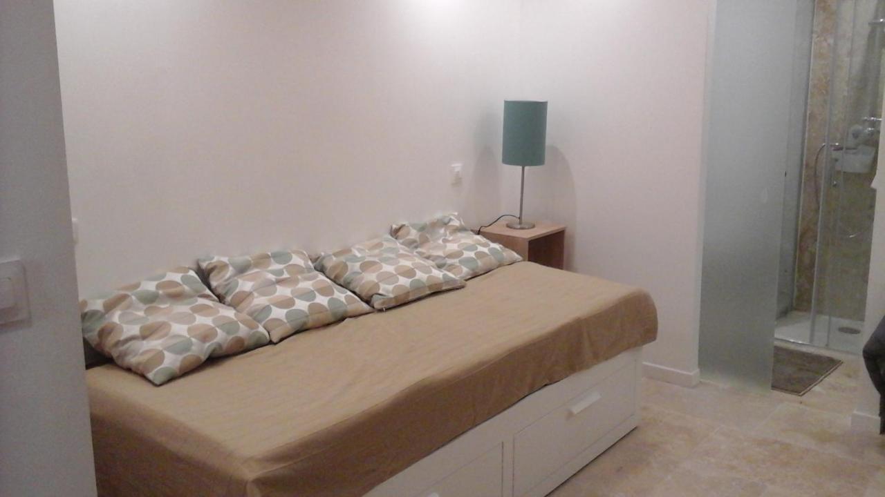 Hotel Kira Uzès Zewnętrze zdjęcie