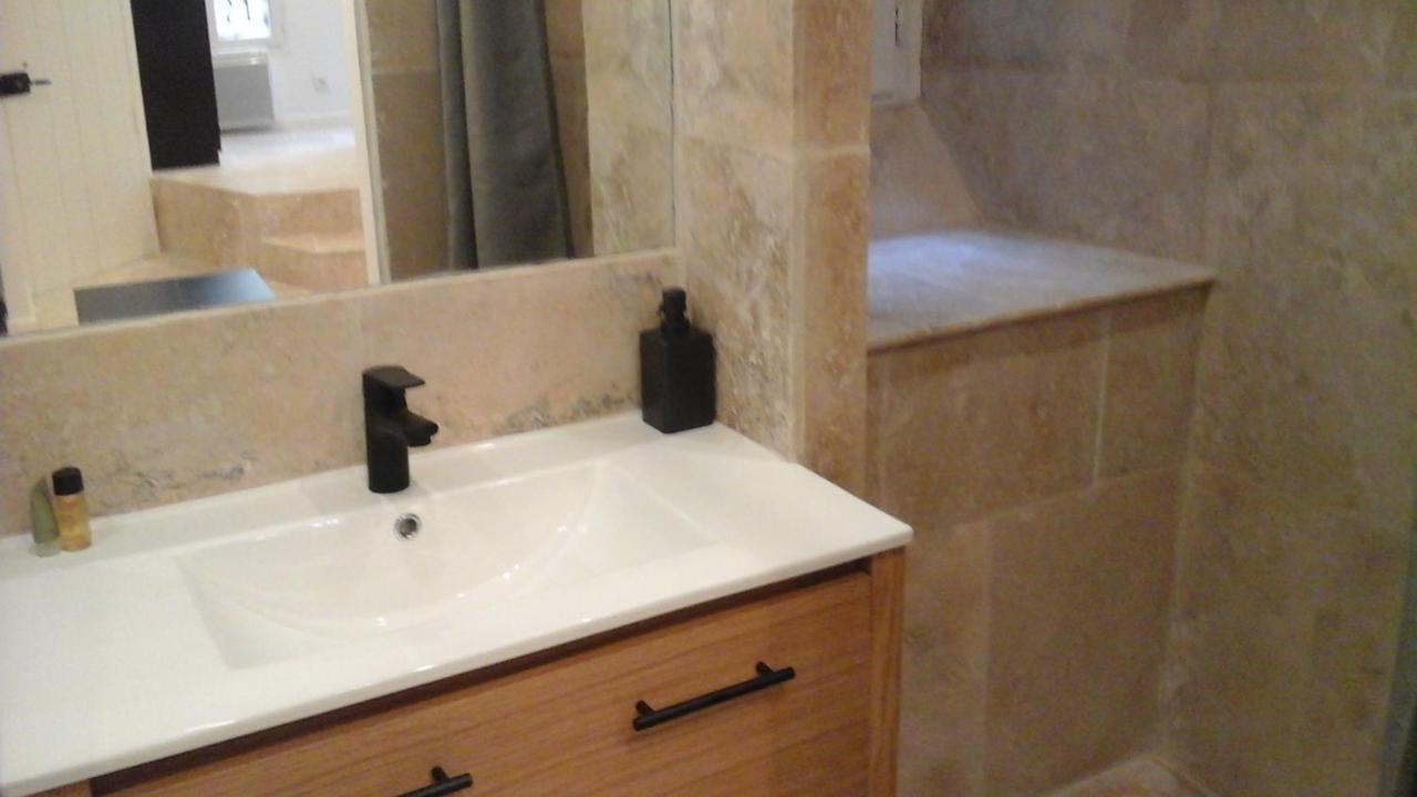 Hotel Kira Uzès Zewnętrze zdjęcie