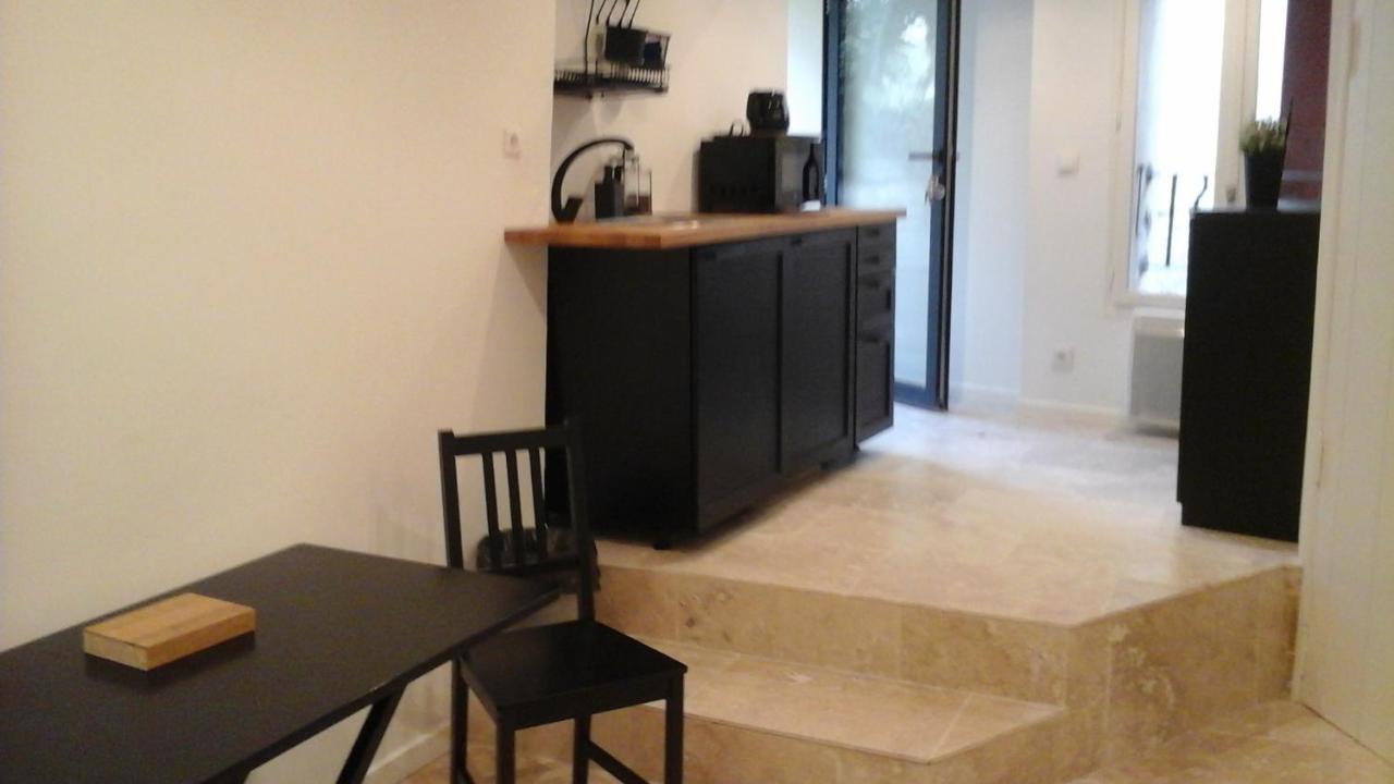 Hotel Kira Uzès Zewnętrze zdjęcie